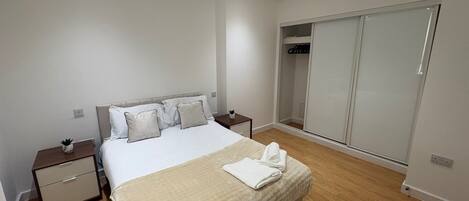 1 chambre, fer et planche à repasser, Wi-Fi gratuit, draps fournis