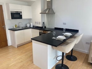 Fridge, microwave, oven, stovetop - Executive 1 Bedroom Apartment- East Croydon (Croydon)