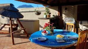 Room, 2 Bedrooms, Patio, Garden View | Tempat makan luar