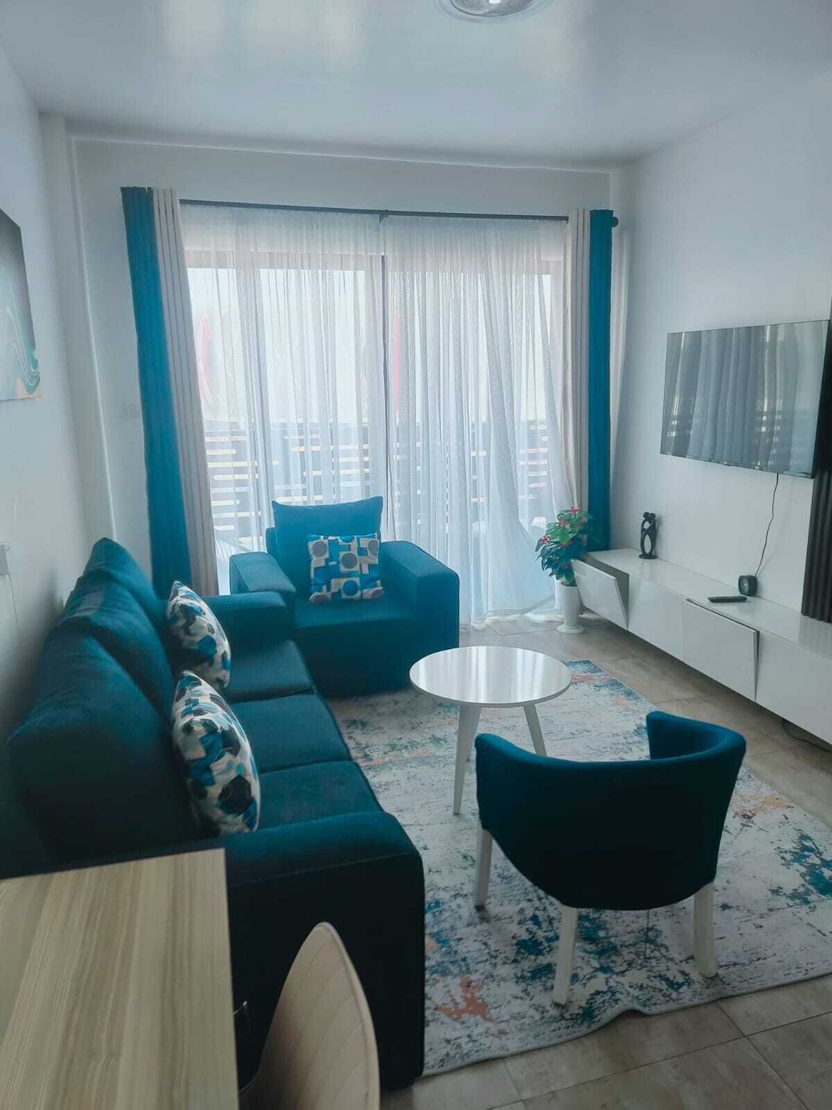 Departamento clásico, balcón | Escritorio y espacio para trabajar con laptop 