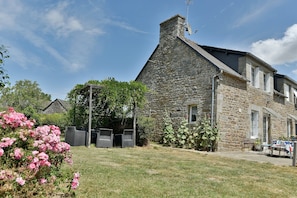 Exterior - Gîte L'Hydrangea - Jolie maison en pierre pour 6 (Saint-Pierre-de-Plesguen)