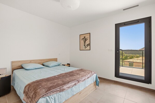 4 habitaciones, tabla de planchar con plancha y wifi gratis 