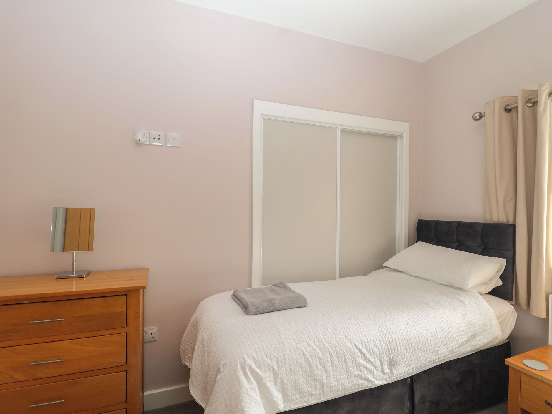 Cottage | 2 bedrooms, WiFi (free), individually decorated, individually furnished