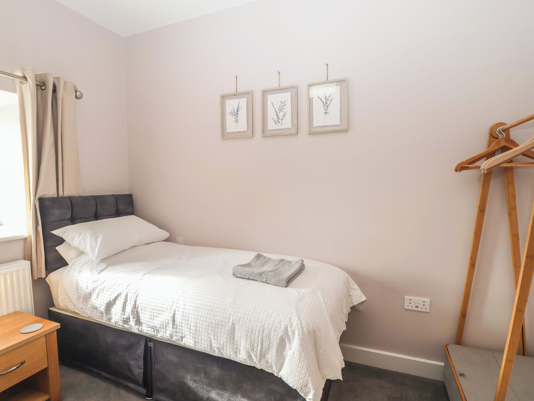 Cottage | 2 bedrooms, WiFi (free), individually decorated, individually furnished
