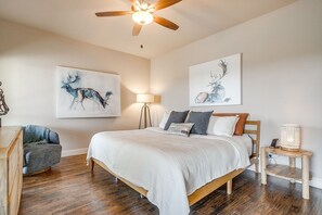 WiFi, bed sheets - Gorgeous Lake View in Sportsman’s World (Strawn)