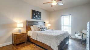 Room - Gorgeous Lake View in Sportsman’s World (Strawn)