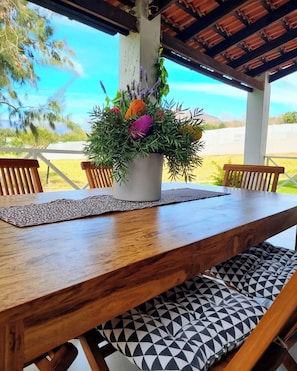 Outdoor dining - mon Reve Estate (Paarl)