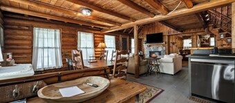 The Boston | Waterfront on Mooselookmegtunic Lake | Pet Friendly