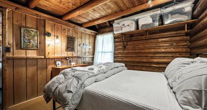 The Boston | Waterfront on Mooselookmegtunic Lake | Pet Friendly