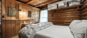 The Boston | Waterfront on Mooselookmegtunic Lake | Pet Friendly