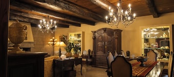 Estrepão House
