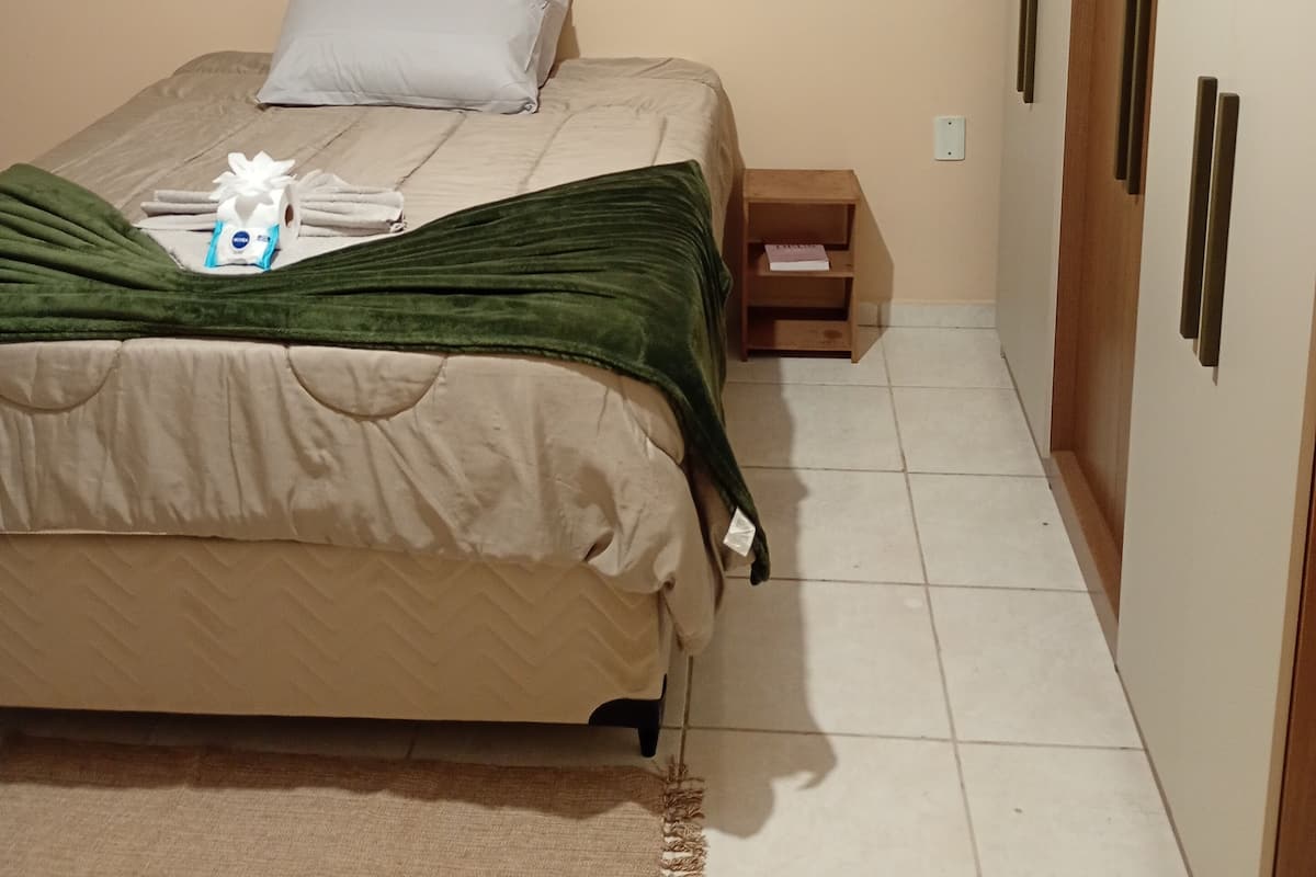 Basic Double Room | Desk, laptop workspace, WiFi (free)