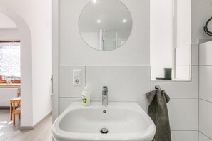Ducha, secador de pelo, toallas