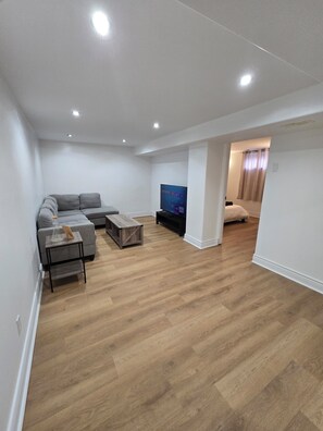 Smart TV - Spacious | Private | Quiet | 2 BR Walkout Suite (Aurora)