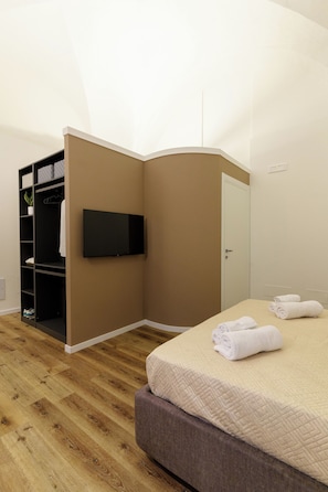 2 bedrooms, iron/ironing board, WiFi (free), bed sheets - Charming suites nestled among art, the historic center, and the sea (Catania)