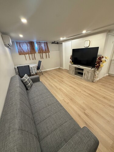 Cozy 1-bedroom apartment in tranquil Bronx with AC and free parking