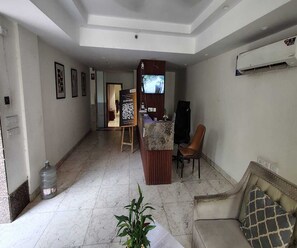House | Reception - Super Deluxe Room Old Railway Road (Gurugram)