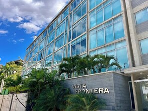 A modern building with a sign reading 'VISTA FRONTERA'.