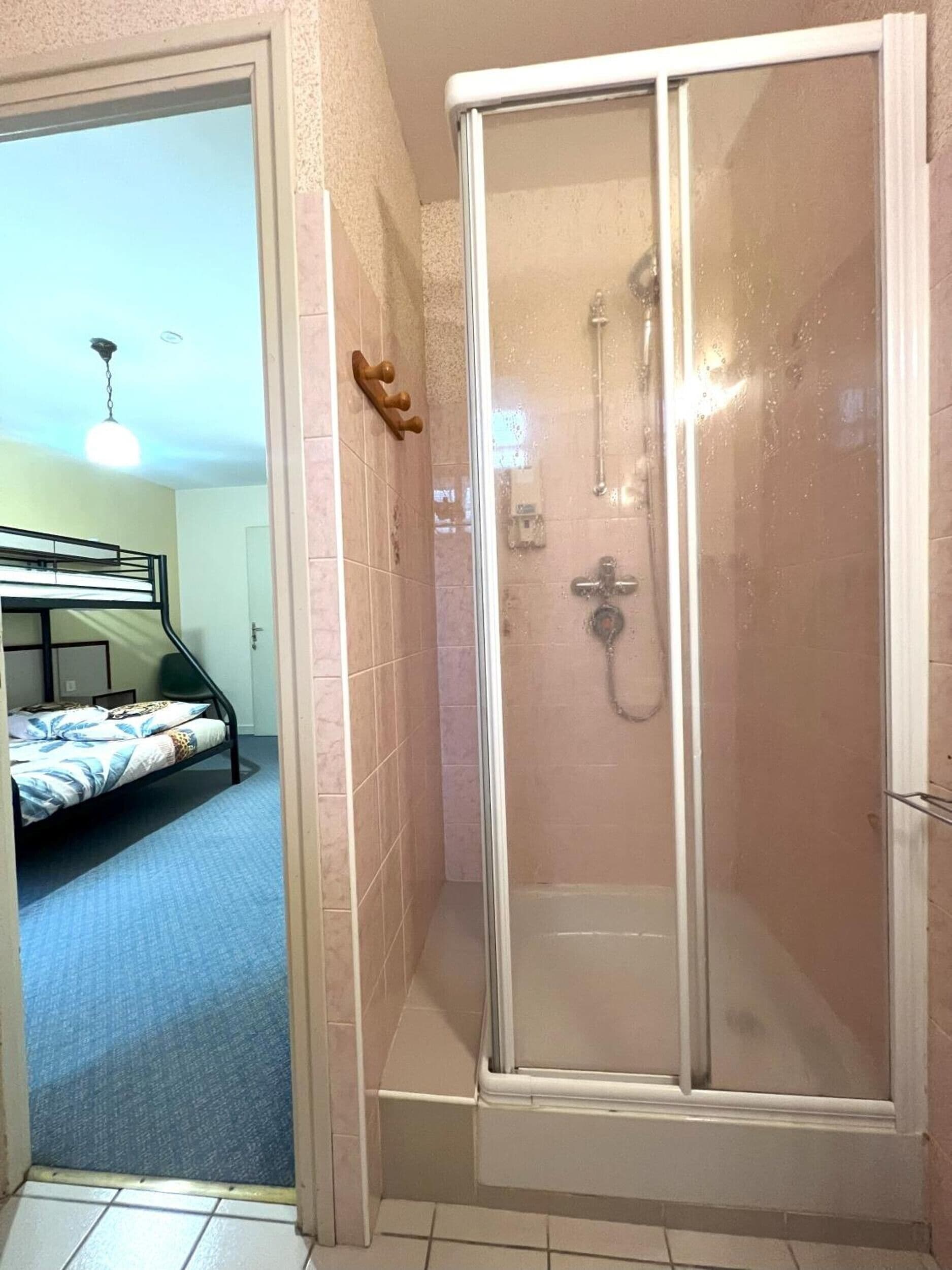 Shower, towels