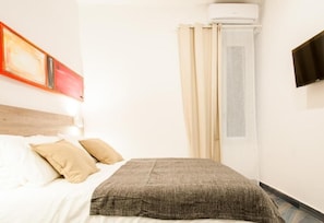 Standard Double Room | Free WiFi - Demi Rooms (Naples)