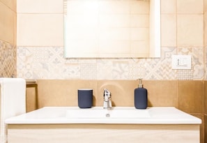 Standard Double Room | Bathroom