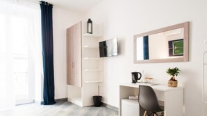 Superior Double Room, Ensuite | Peralatan tempat tidur premium, busa memori, item bar mini percuma 