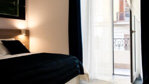 Superior Double Room, Ensuite | Peralatan tempat tidur premium, busa memori, item bar mini percuma 