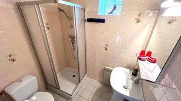 Douche, serviettes fournies