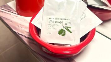 Douche, serviettes fournies