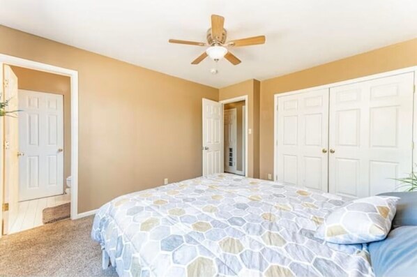 2 habitaciones, tabla de planchar con plancha y wifi gratis 