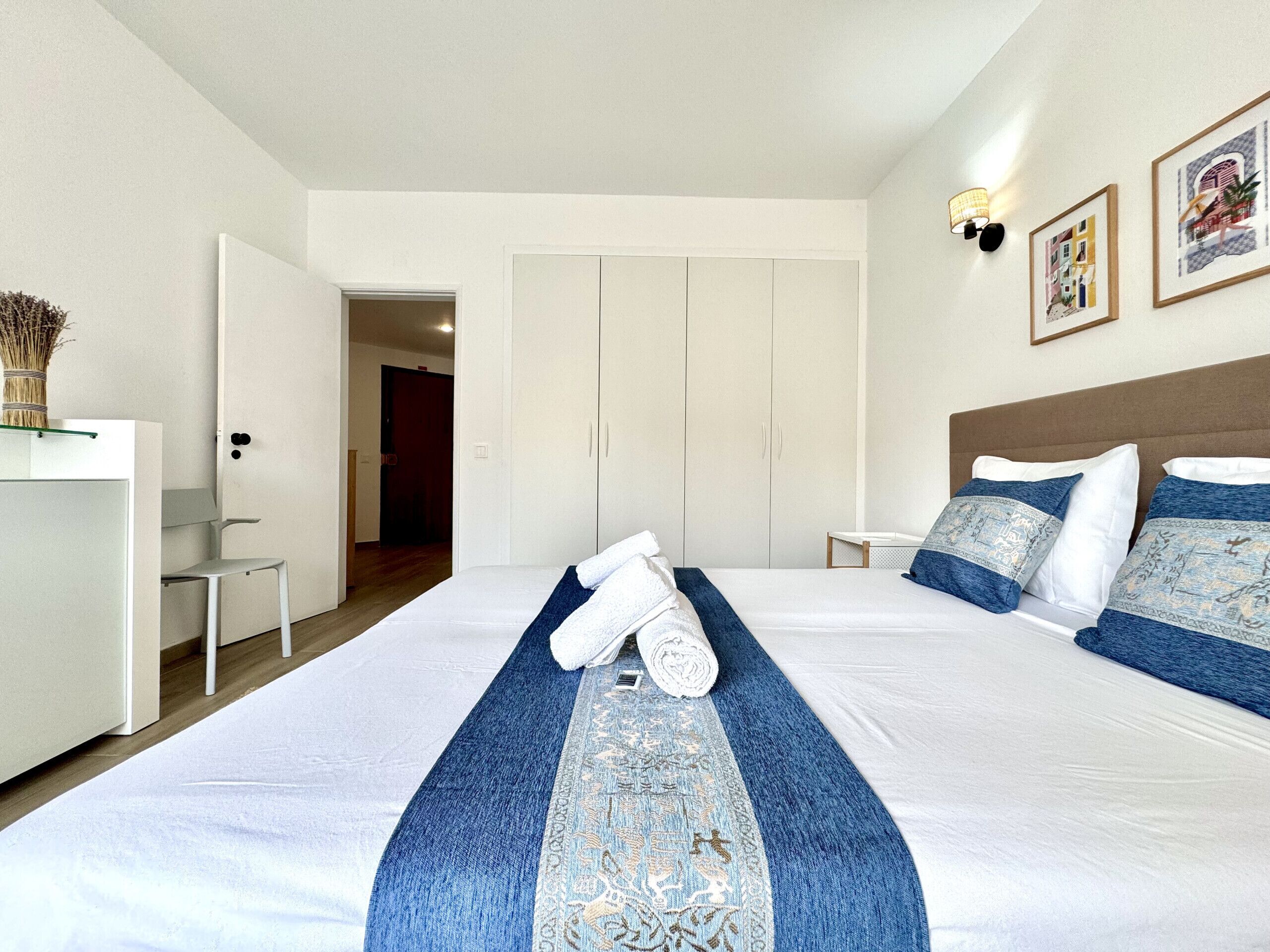 1 bedroom, bed sheets