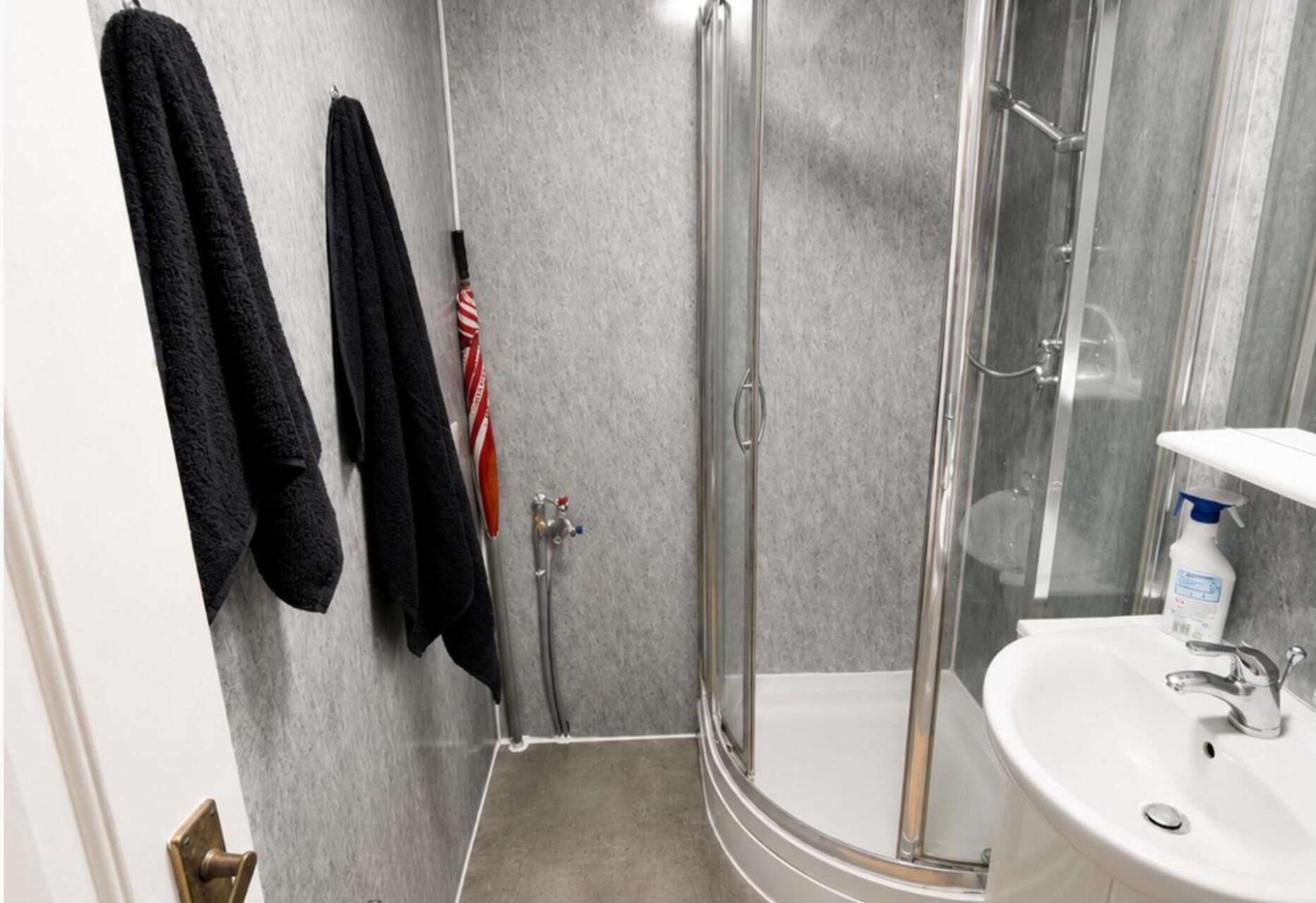 Separate tub and shower, deep soaking tub, towels