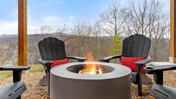 Outdoor spa tub - Luxurious Modern Mountain Retreat with Hot Tub & Stargazing Dome Near Berkeley Springs, Hedgesville WV (Hedgesville)