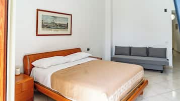 Classic Room, Balcony, City View | WiFi (free)