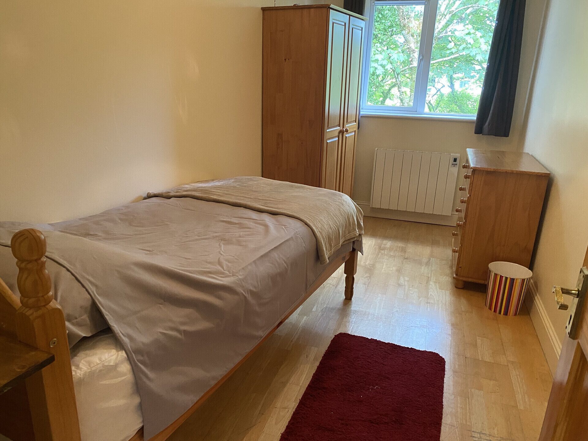 3 bedrooms, iron/ironing board, travel crib, WiFi (free)