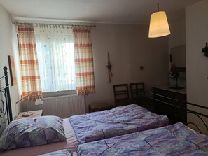 1 bedroom, bed sheets