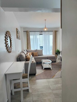 Classic Apartment, Balcony | Desk, laptop workspace, iron/ironing board, free WiFi - The Enkang Urban Escape (Nairobi)