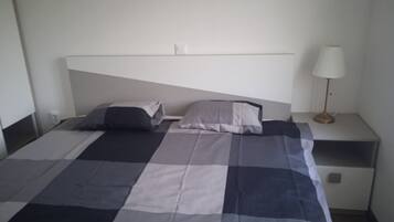 Huoneisto (A1) | Tallelokero huoneessa, silitysrauta/-lauta, ilmaiset vauvansängyt