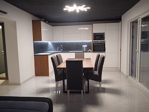 A modern kitchen with a built-in oven, microwave, and sink. - Apartment Anton (Selca)