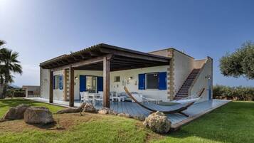 Comfort Villa, Garden View | Terrace/patio