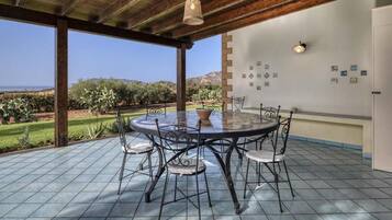 Comfort Villa, Garden View | Outdoor dining