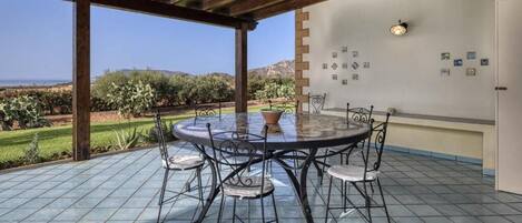 Comfort Villa, Garden View | Outdoor dining