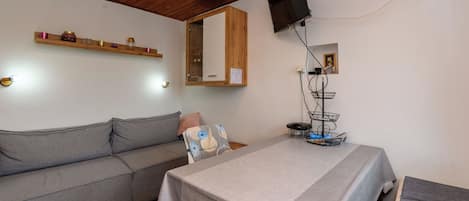Apartment (A1) | Dining