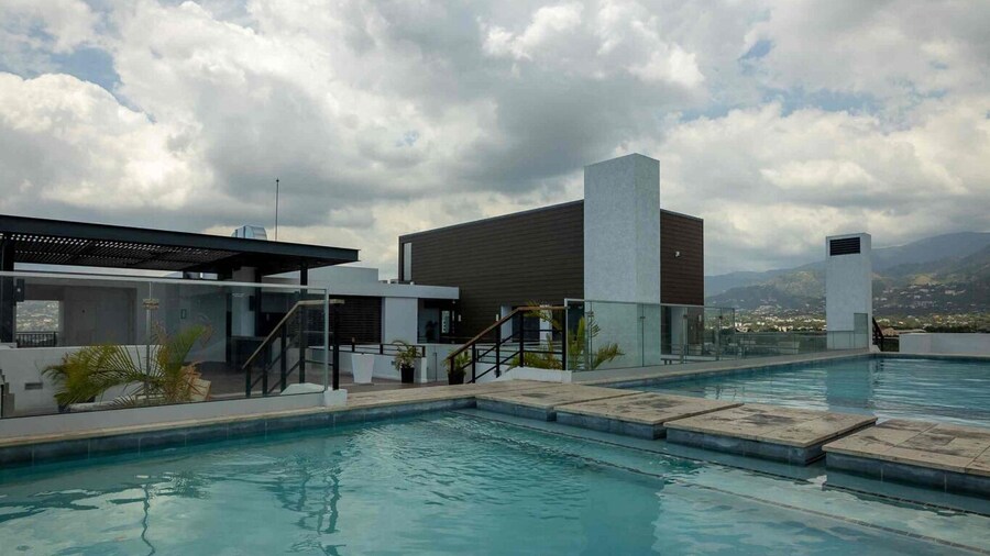 VIA Braemar Suites - with roof-top pool