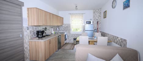 Departamento (A2) | Cocina privada | Cafetera de espresso, refrigerador, microondas y horno