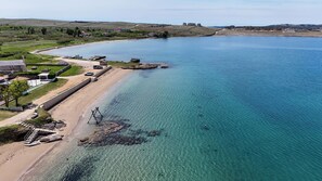 Beach - Apartment Luxury Beachfront Jacuzzi Suite With Sea View (Povljana)
