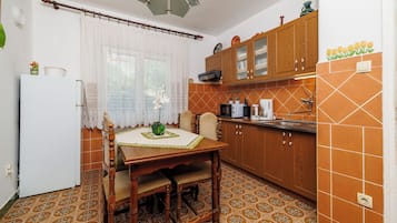 Apartment (A1) | Dining