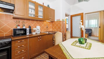 Apartment (A1) | Private kitchen | Espresso maker, fridge, oven, stovetop