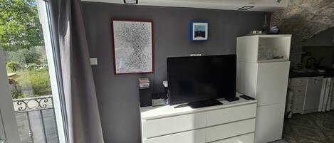 Apartment (A1) | Living room | Smart TV