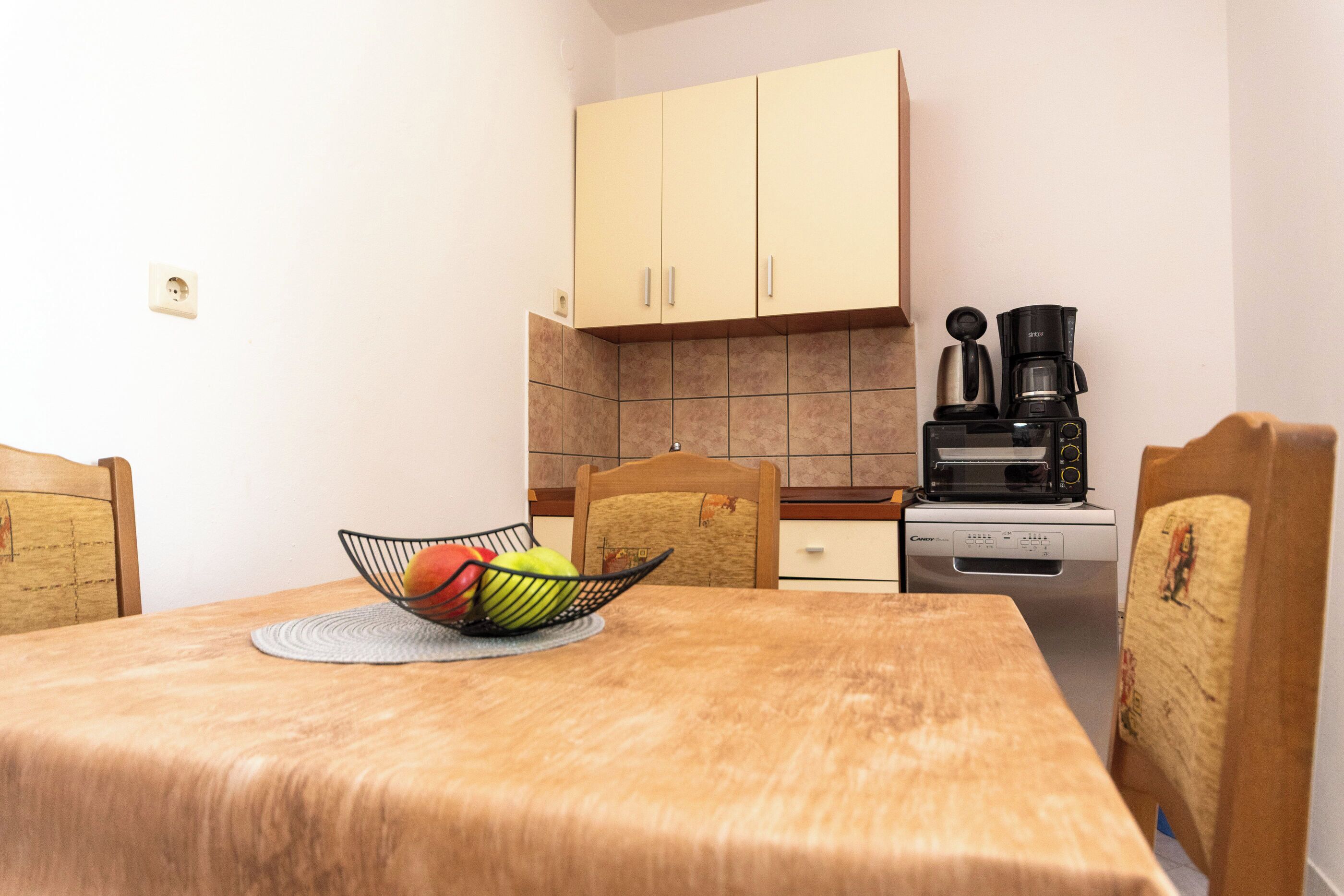 Apartment (A2) | Private kitchen | Fridge, stovetop, electric kettle, cookware/dishes/utensils